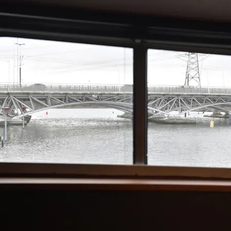 ספינת מלון Euphrate Houseboat *