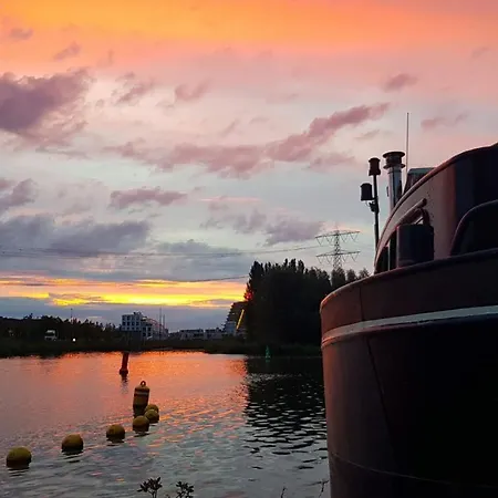 Ботель Euphrate Houseboat *