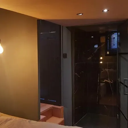 Euphrate Houseboat Hotel na wodzie *