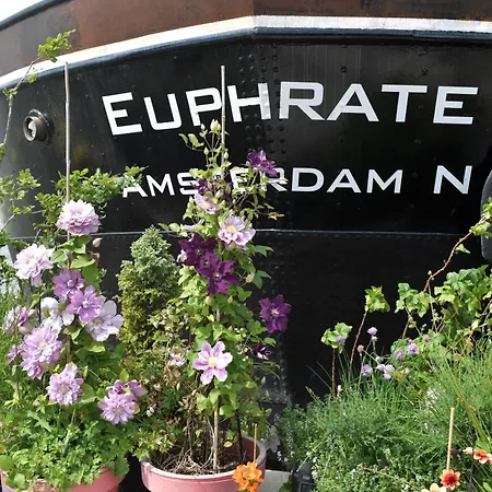 Euphrate Houseboat Hotel na wodzie
