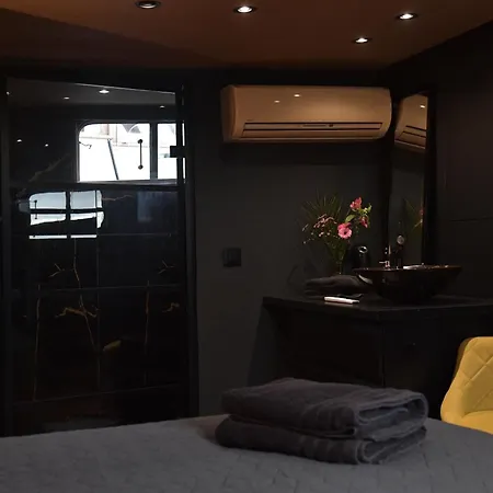 Euphrate Houseboat Hotel na wodzie