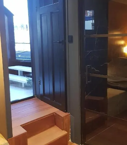 Euphrate Houseboat 船上ホテル アムステルダム