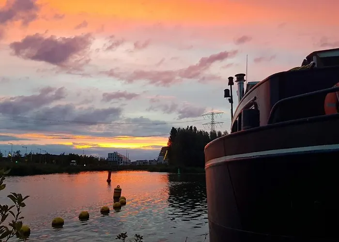 船上ホテル Euphrate Houseboat *