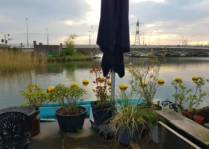 船上ホテル Euphrate Houseboat *