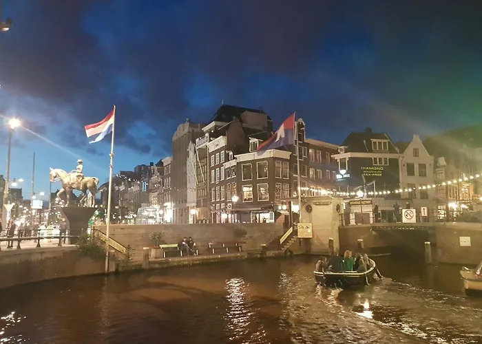 船上ホテル Euphrate Houseboat アムステルダム