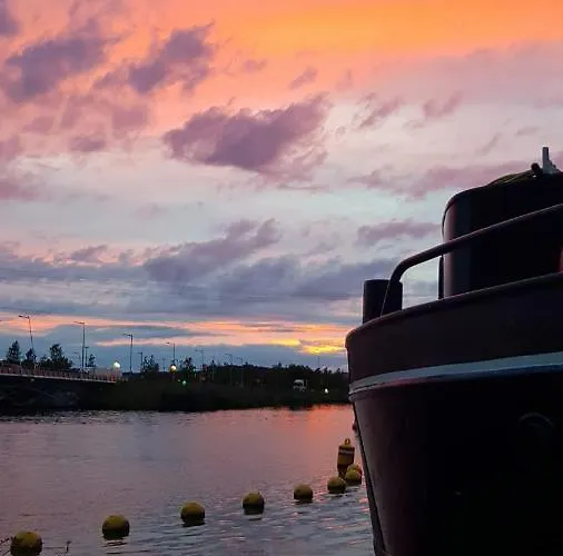 Euphrate Houseboat 船上ホテル *