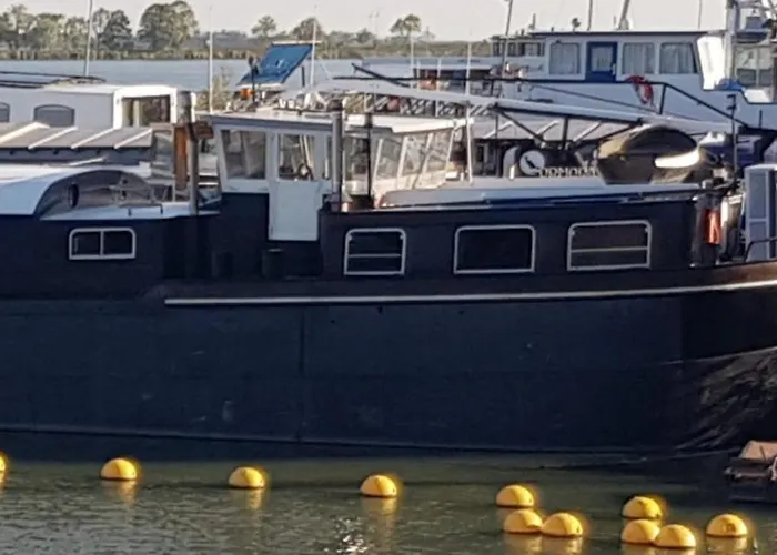 Euphrate Houseboat *