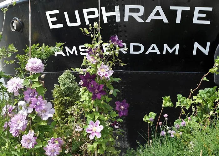 Euphrate Houseboat 船上ホテル