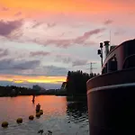 Botel Euphrate Houseboat *