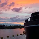Euphrate Houseboat Botel *