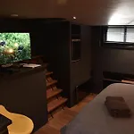 Euphrate Houseboat * Amsterdam